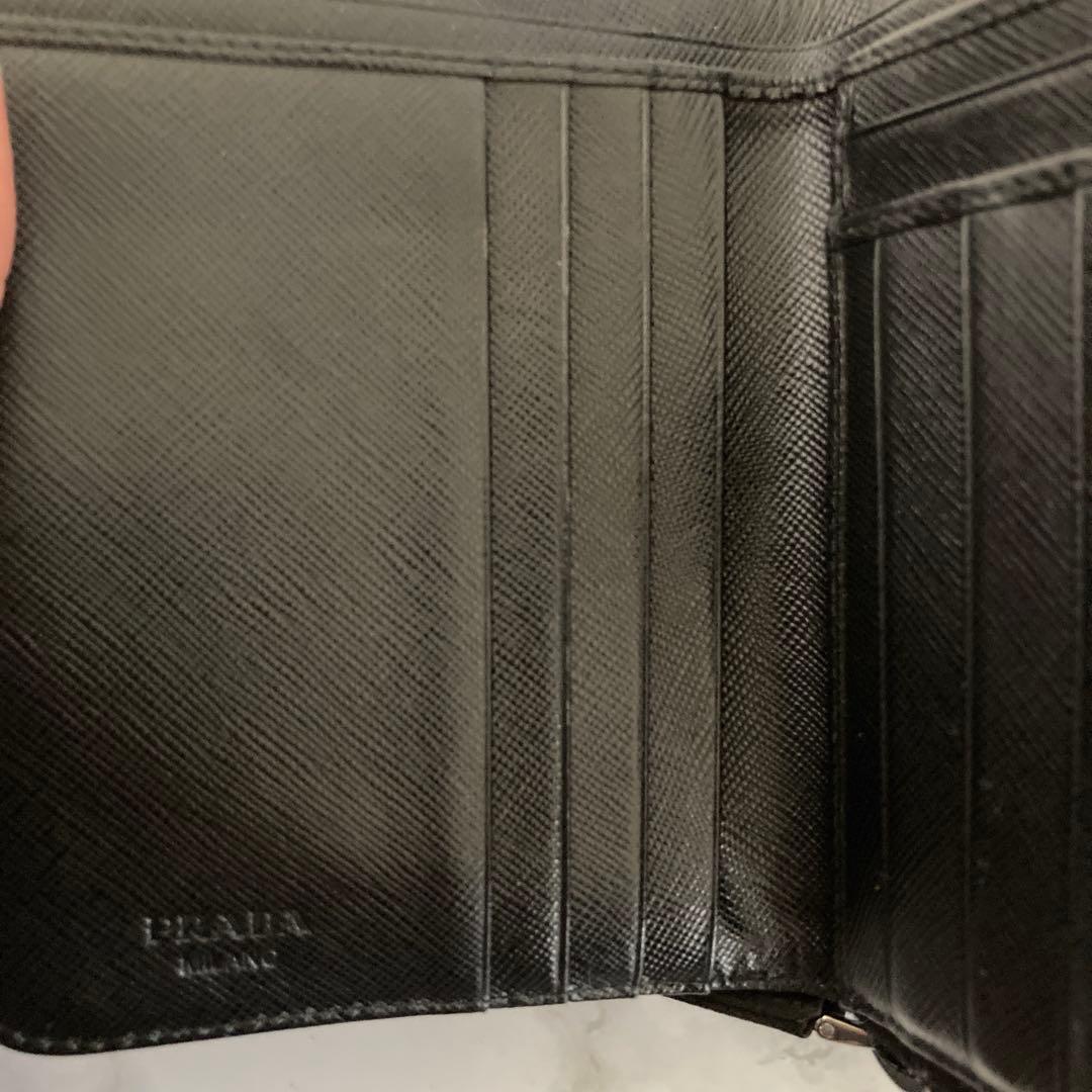 ✨祝日23日限定お値下げ✨PRADA 二つ折り財布 ブラック