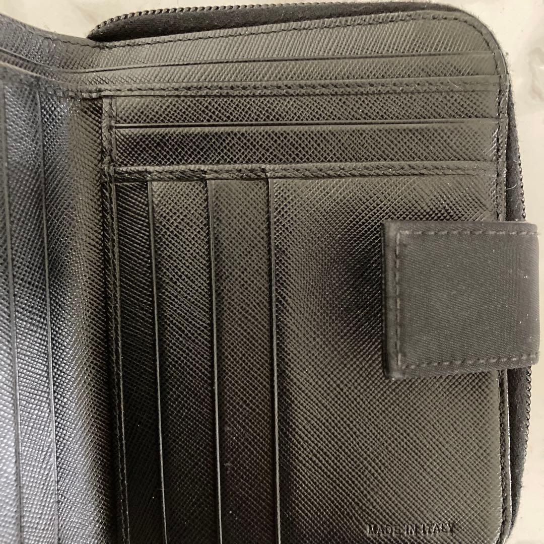 ✨祝日23日限定お値下げ✨PRADA 二つ折り財布 ブラック