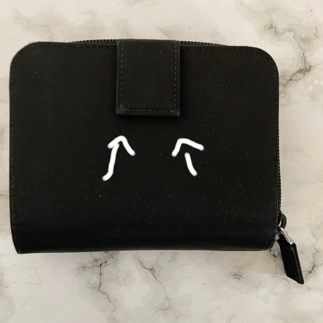 ✨祝日23日限定お値下げ✨PRADA 二つ折り財布 ブラック