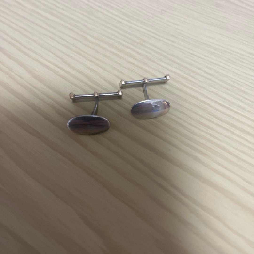 ティファニー　シルバーとホワイトのカフリンクス