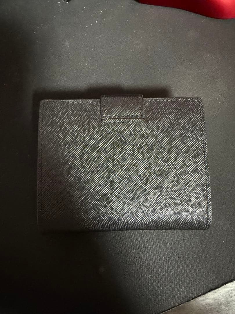 プラダ折りたたみ財布