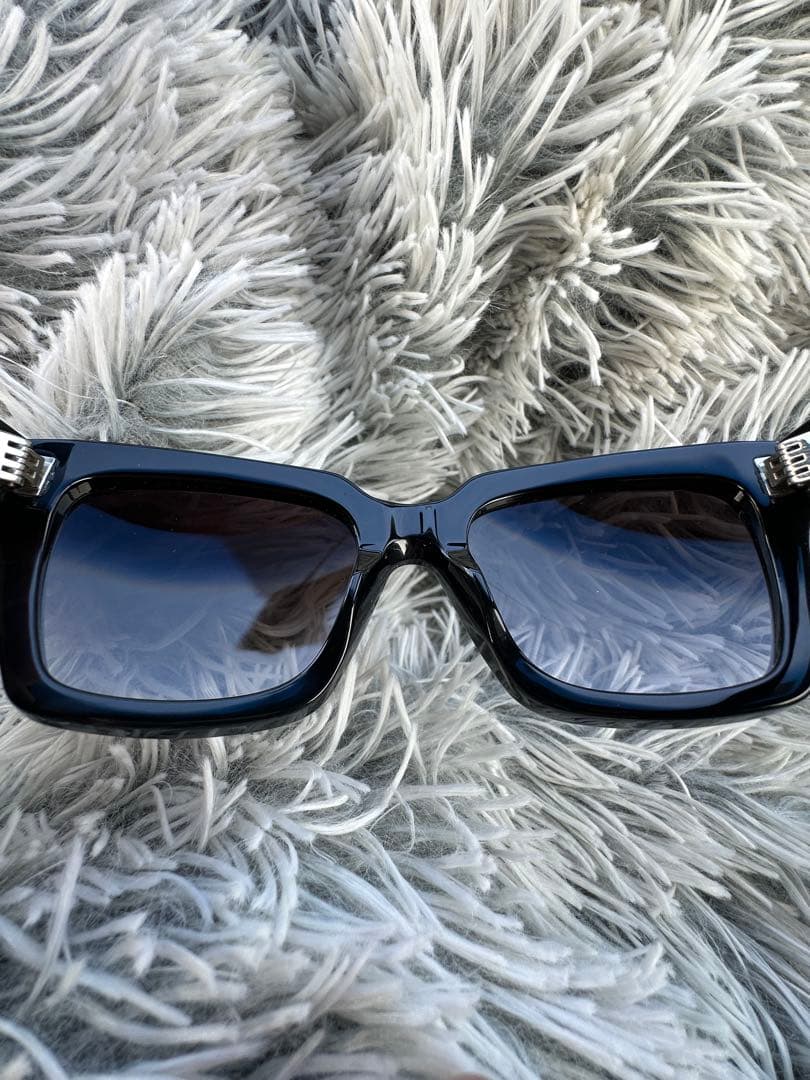 こ*め様 SAINT LAURENT BOLD 1 001
