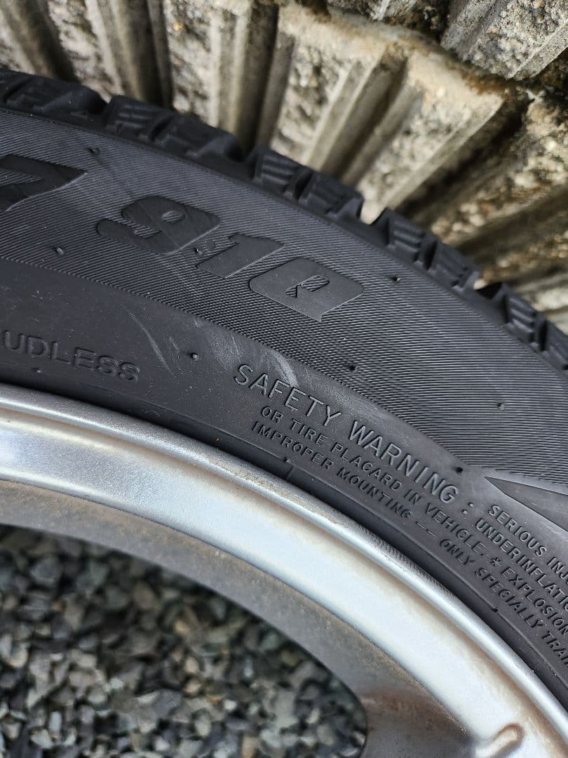 「まき」215/50R17 スタッドレスタイヤ ホイール付き