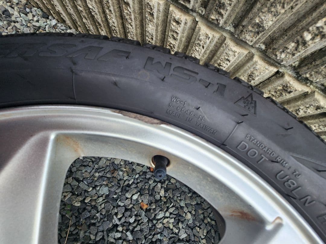 「まき」215/50R17 スタッドレスタイヤ ホイール付き