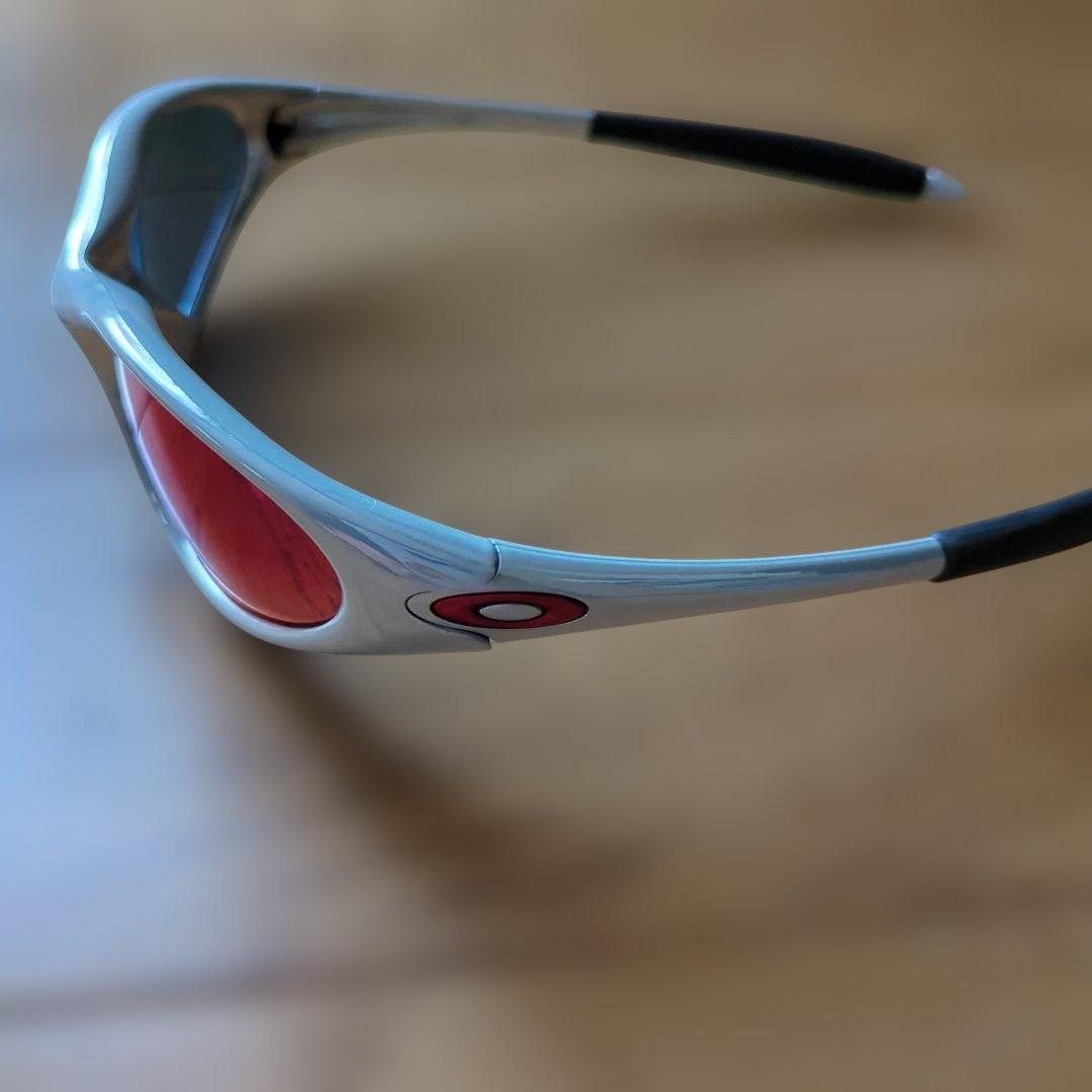 Oakley スポーツサングラス レッドレンズ シルバー