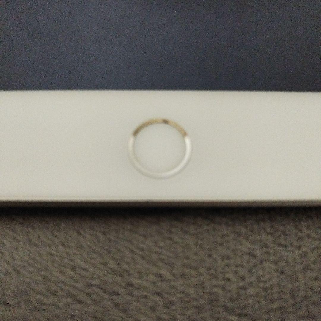 iPad 第5世代 32GB シルバー MP1L2J/A docomo版