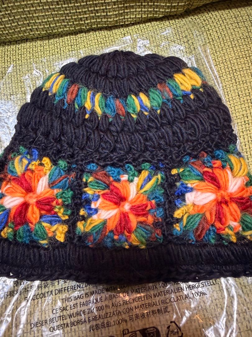 Supreme ブラック 花柄刺繍 ニット帽