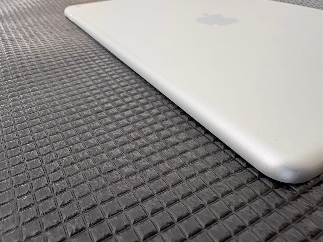 や*だ様 iPad 第7世代 Wifi 32GB バッテリー最大容量82.5%
