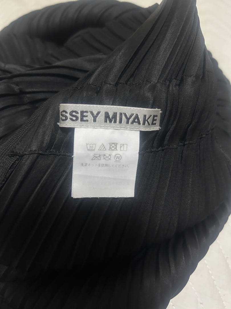 ISSEY MIYAKE イッセイミヤケ