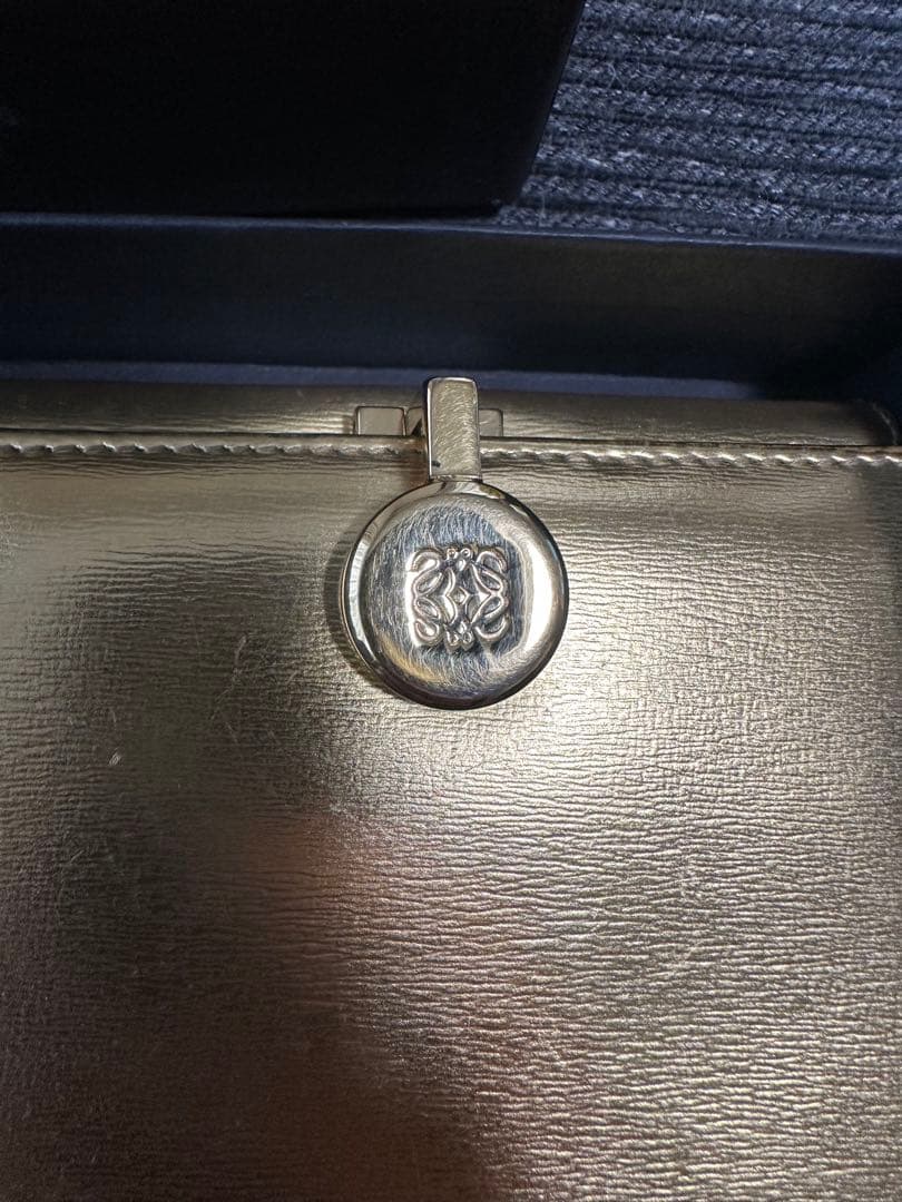 LOEWE ゴールド 二つ折り財布