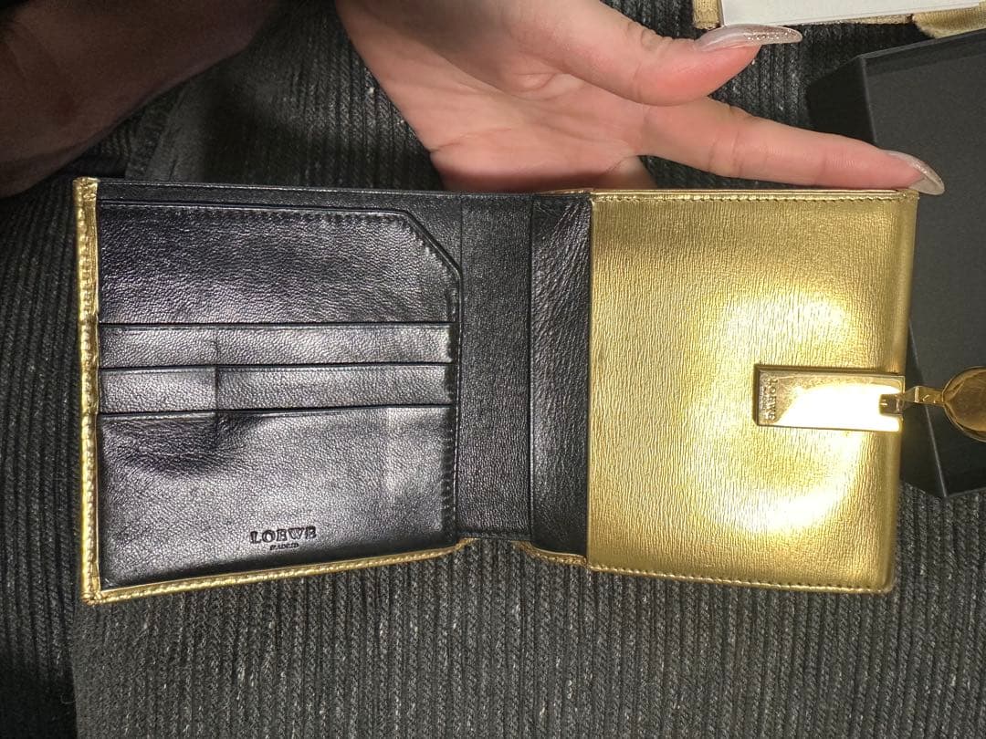 LOEWE ゴールド 二つ折り財布