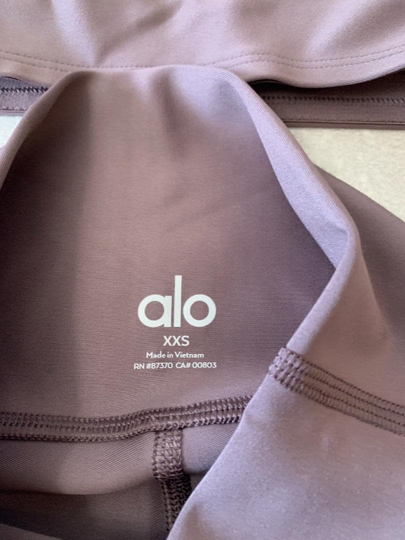 alo YOGA ブラトップ + エアリフトハイウエスト7/8レギンス