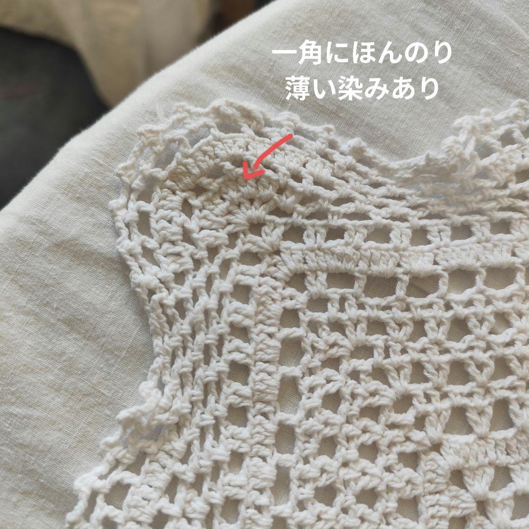 青い小花刺繍入り　円窓モチーフ　手編みレースヴィンテージクロス
