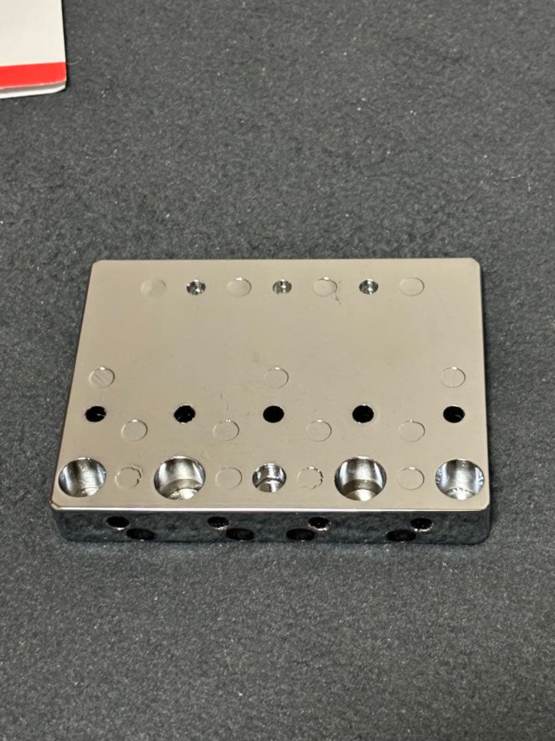 ベース FENDER HiMass 4-String Bass Bridge