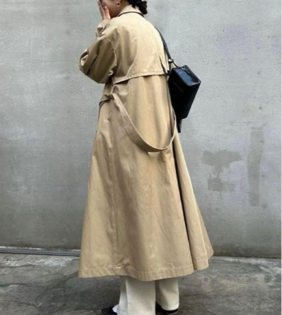 ポムです❤︎【新品】フレディエミュ✳︎袖ボリュームトレンチコート ベージュ