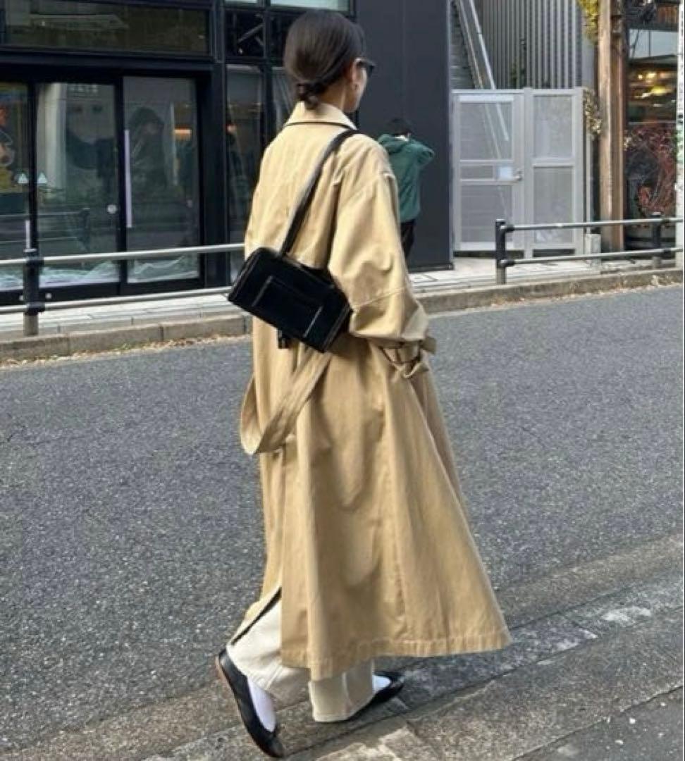 ポムです❤︎【新品】フレディエミュ✳︎袖ボリュームトレンチコート ベージュ