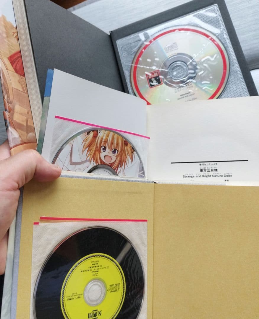 東方53冊、トレカ、画集、グッズ色々セット！！