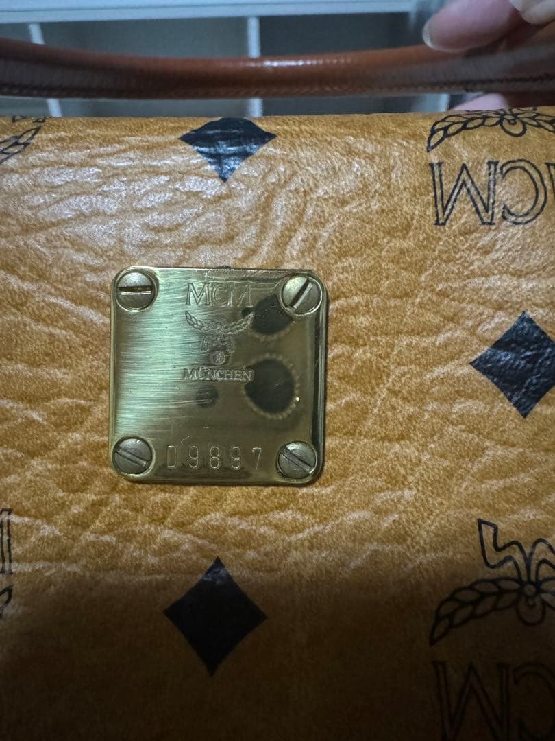 MCM エムシーエム　ミニボストンバッグ　モノグラム　レザー　プレート