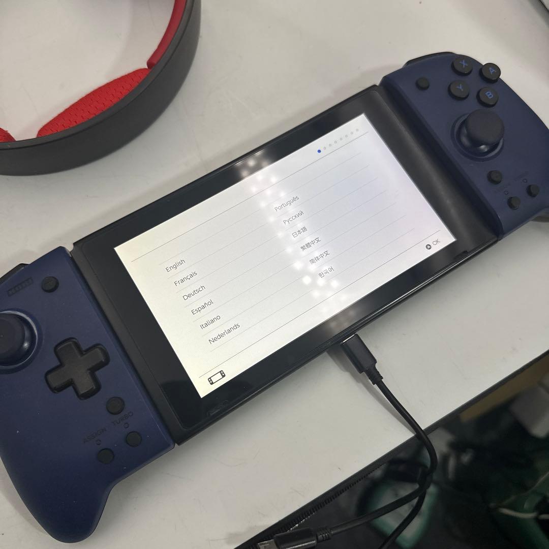 ①Nintendo Switch 本体　付属ヘッドフォン 黒/赤