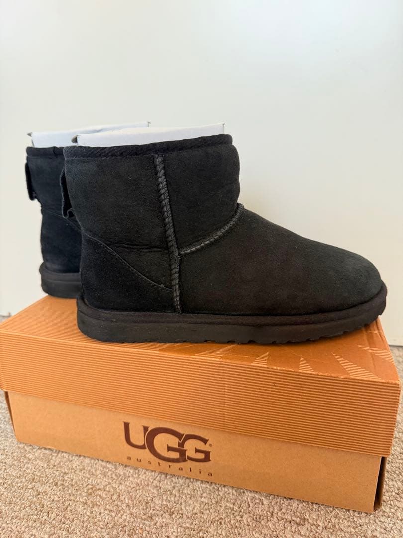 美品UGG クラシックミニ　ブラック　ムートンブーツ 7/24cm