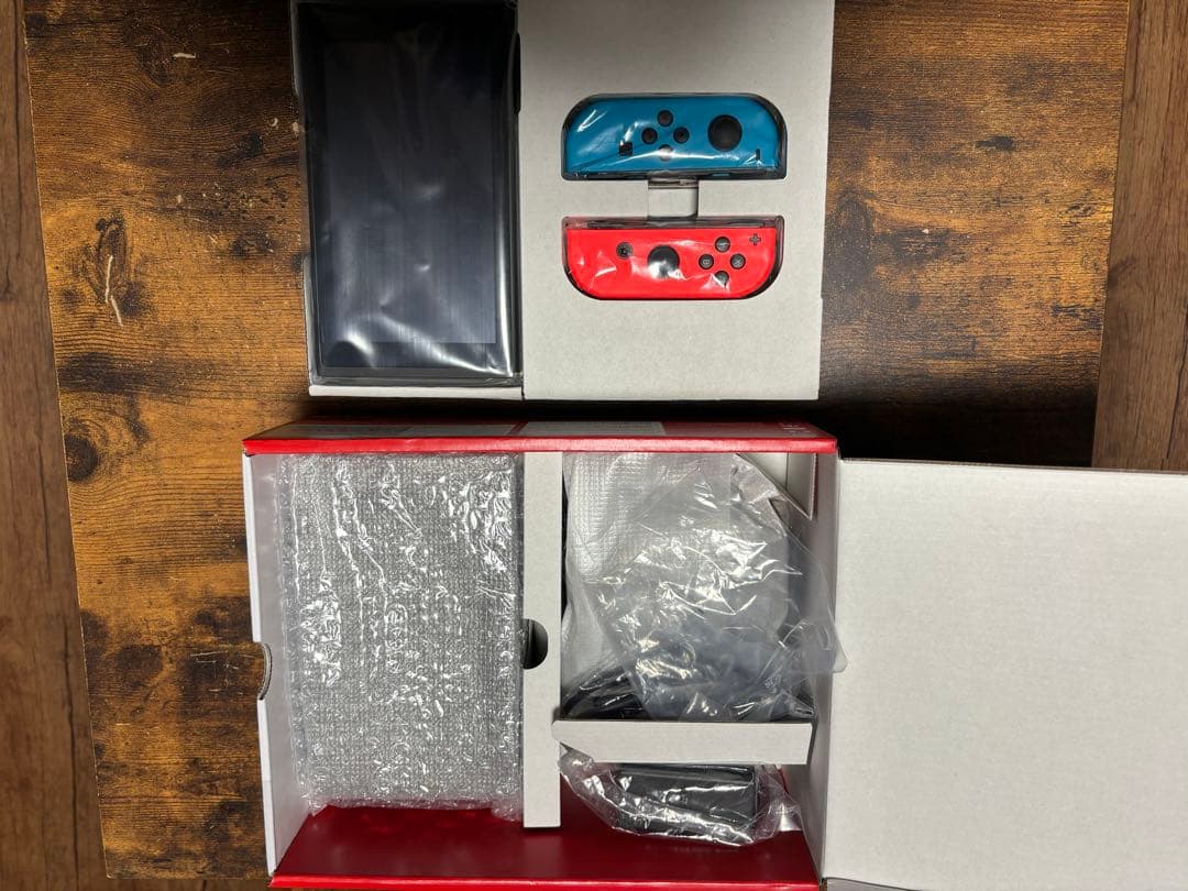 Nintendo Switch 本体&赤と青のジョイコン