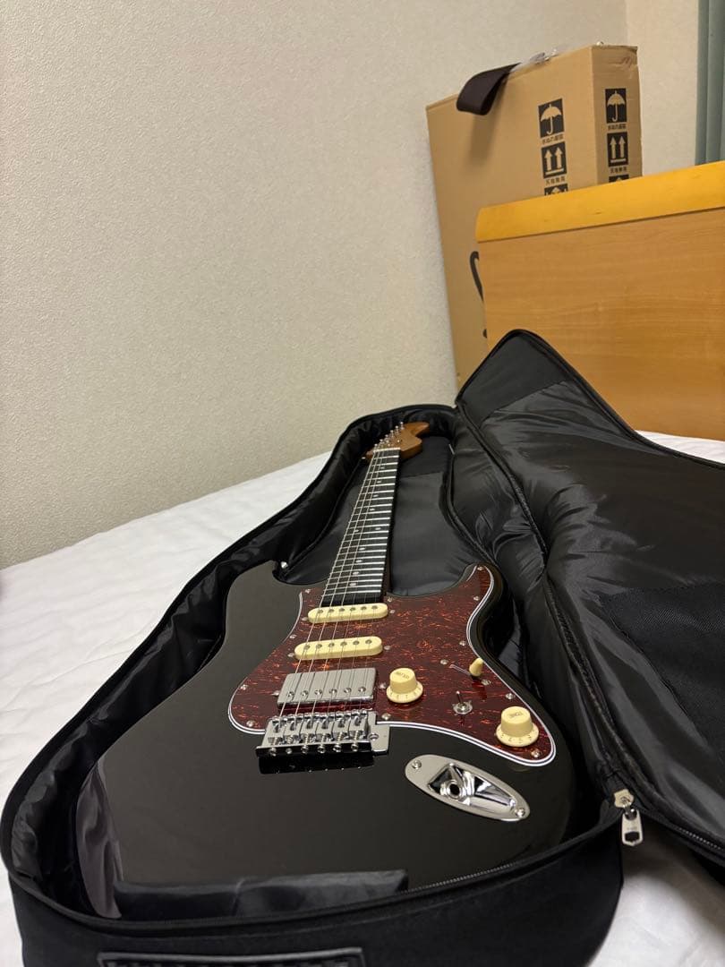 【最終価格】島村楽器　エレキギター（べっ甲ブラック） ギターケースストラップ付き