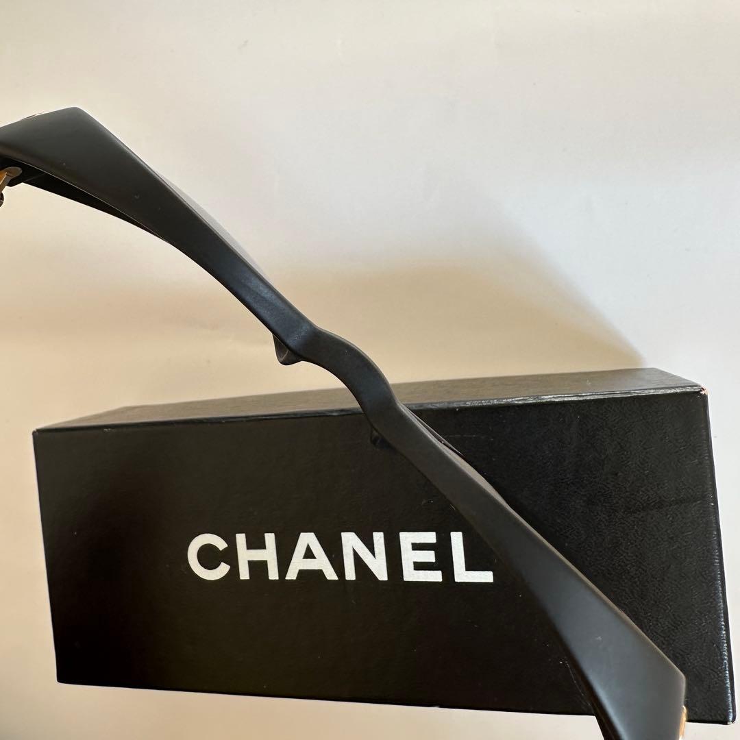 ヴィンテージCHANEL サングラス　ココマーク サイドロゴ　箱付き 05976