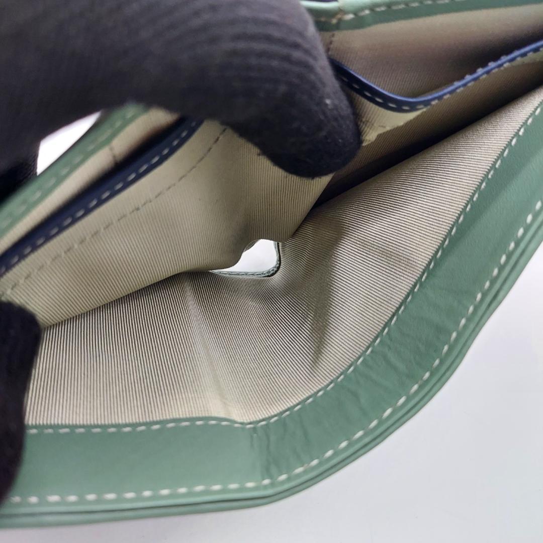 未使用品　ニナニナリッチ　二つ折り財布　革
