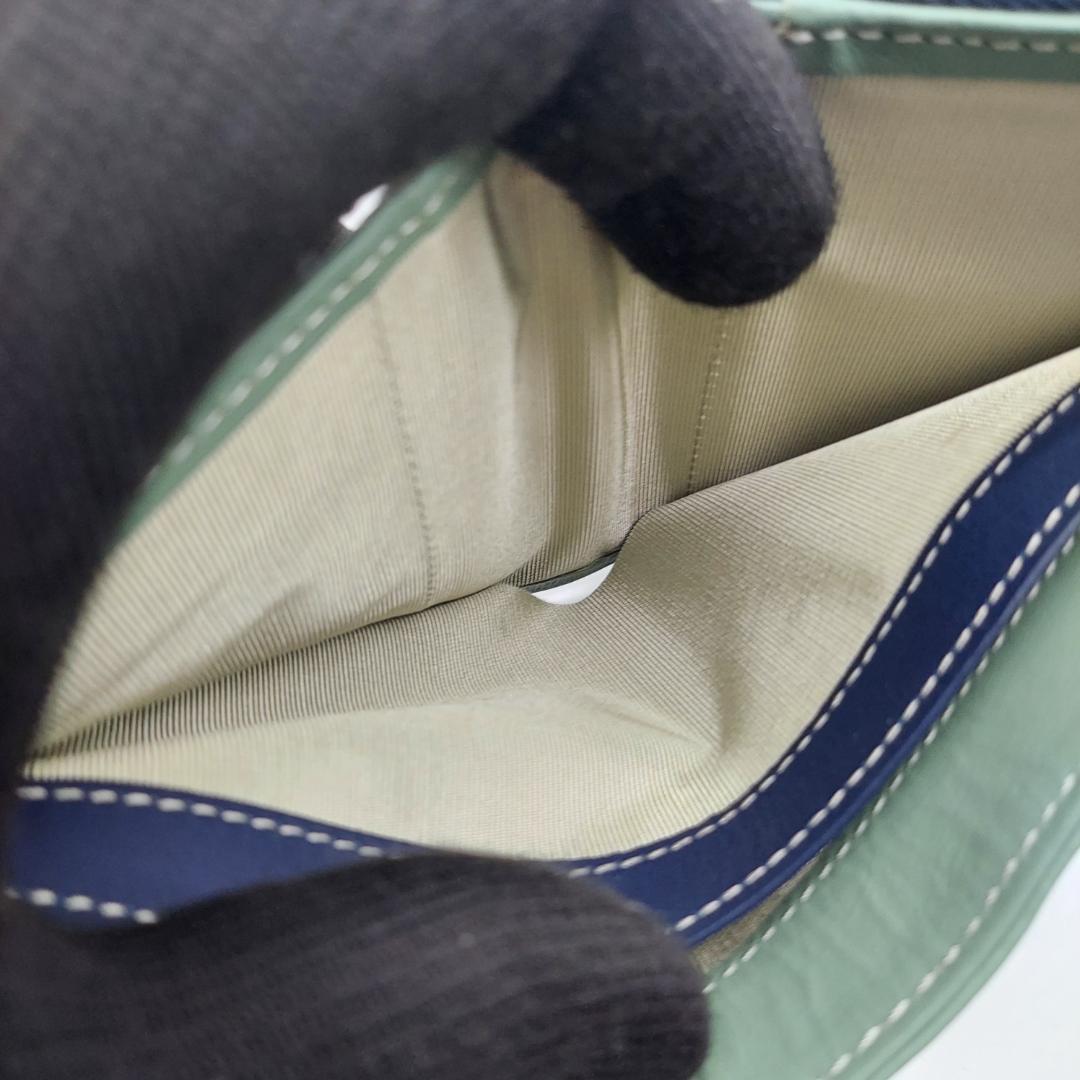 未使用品　ニナニナリッチ　二つ折り財布　革