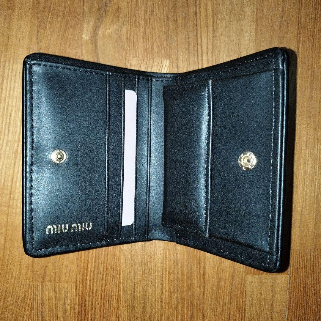 miu miu ブラック 二つ折り財布