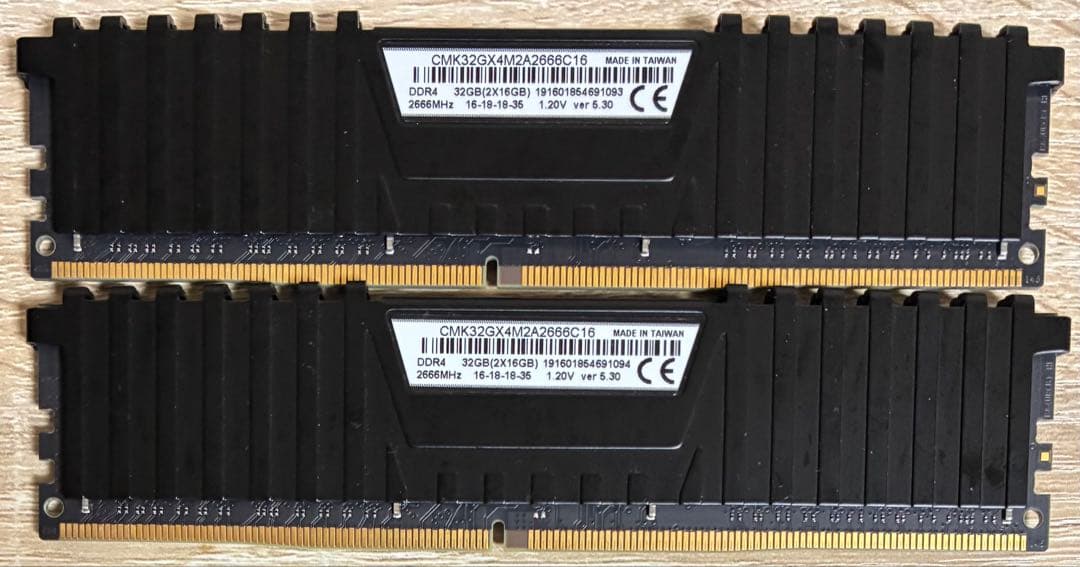 【中古】DDR4-2666 32GB(16GB×2枚) CORSAIR