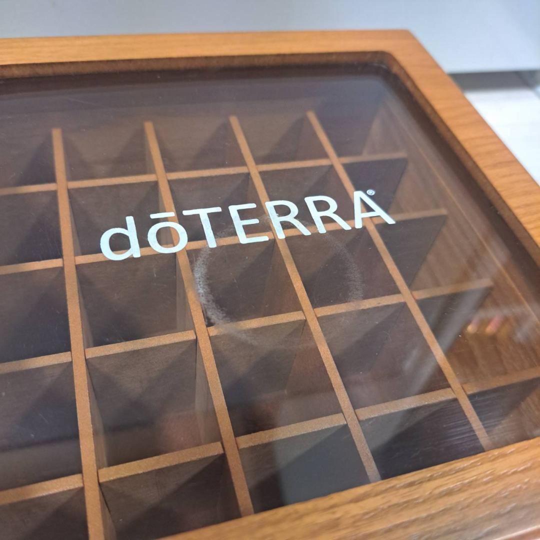 doTERRA エッセンシャルオイル 木箱とオイル8本セット　開封済品