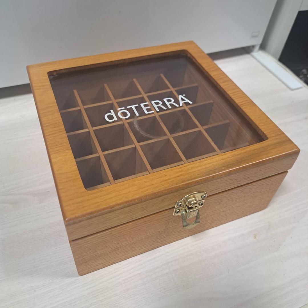 doTERRA エッセンシャルオイル 木箱とオイル8本セット　開封済品