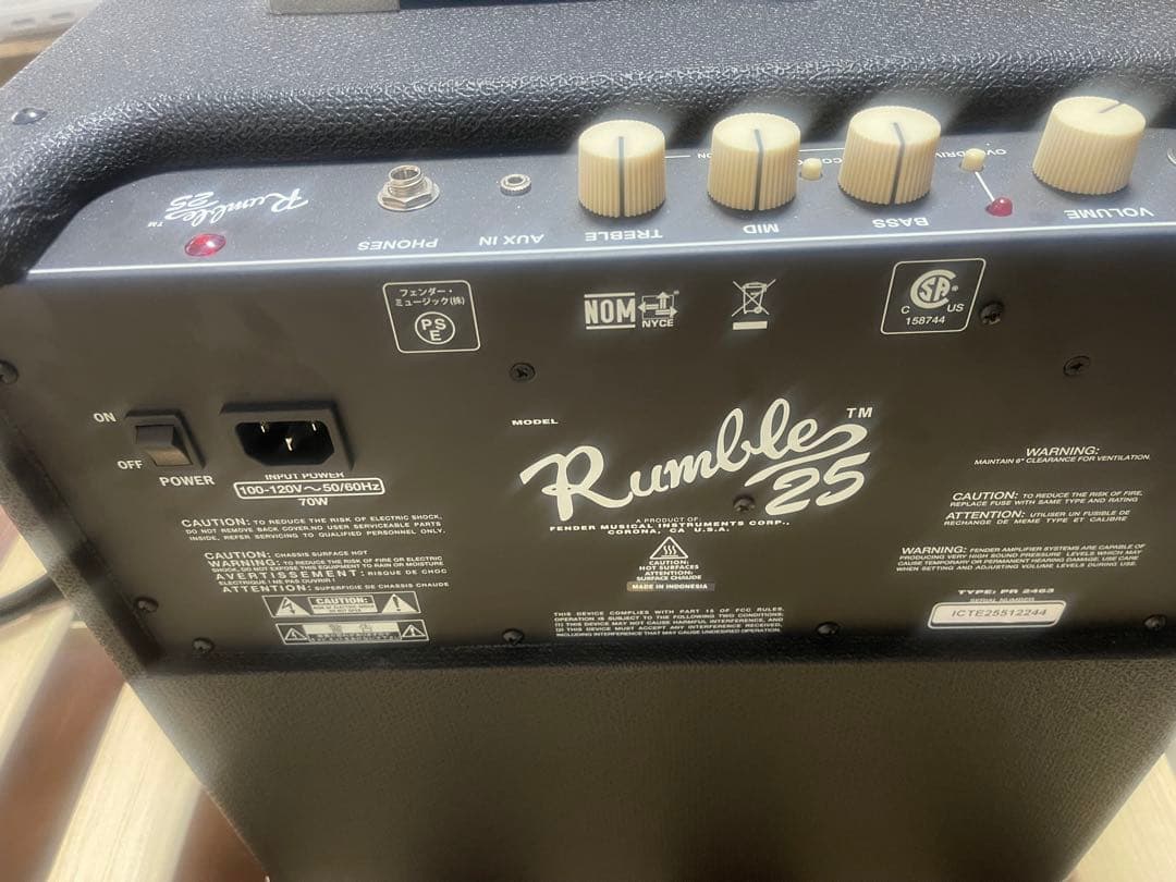 Fender Rumble 25 ベース用アンプとFenderのシールドセット