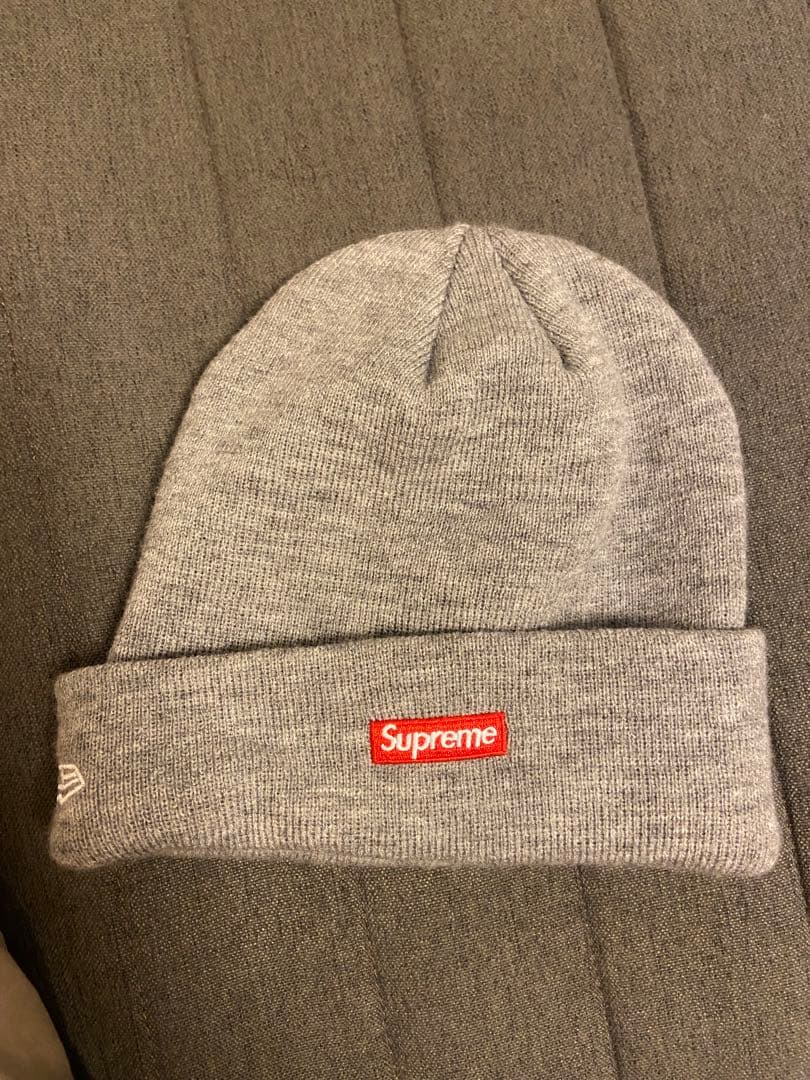 グレー ニット帽 Sロゴ Supreme