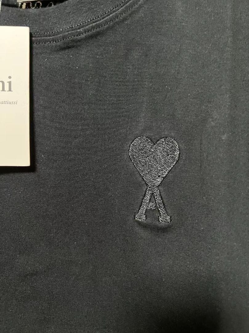ami ブラック Tシャツ ハート刺繍