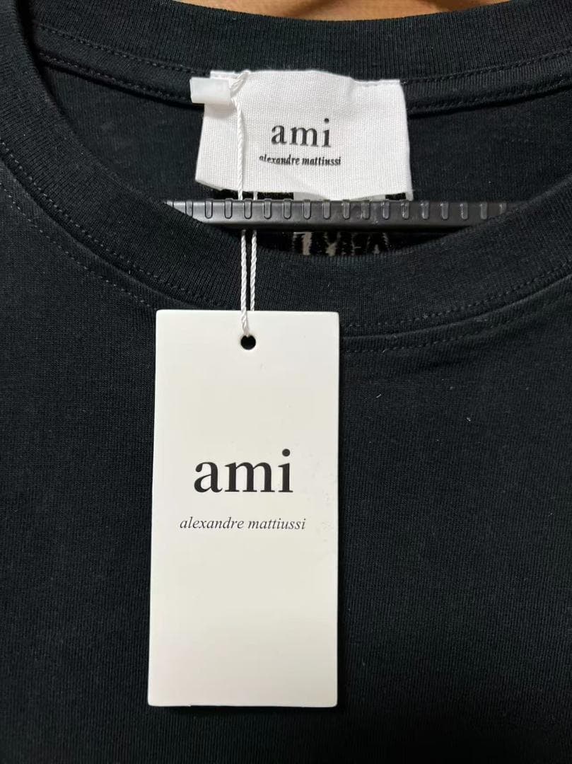 ami ブラック Tシャツ ハート刺繍