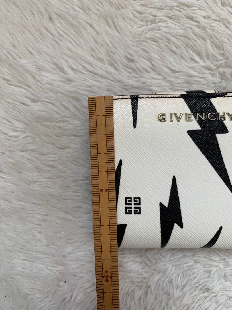 GIVENCHY ジバンシィ　二つ折り財布　黒白モノトーン　雷サンダー　ロゴ