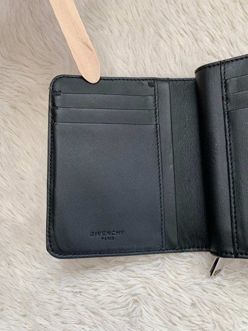 GIVENCHY ジバンシィ　二つ折り財布　黒白モノトーン　雷サンダー　ロゴ