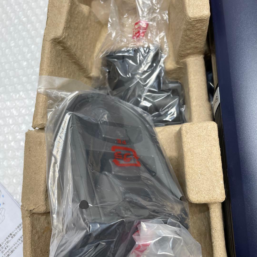 【E28】　Shark 充電式ハンディクリーナー WV210J