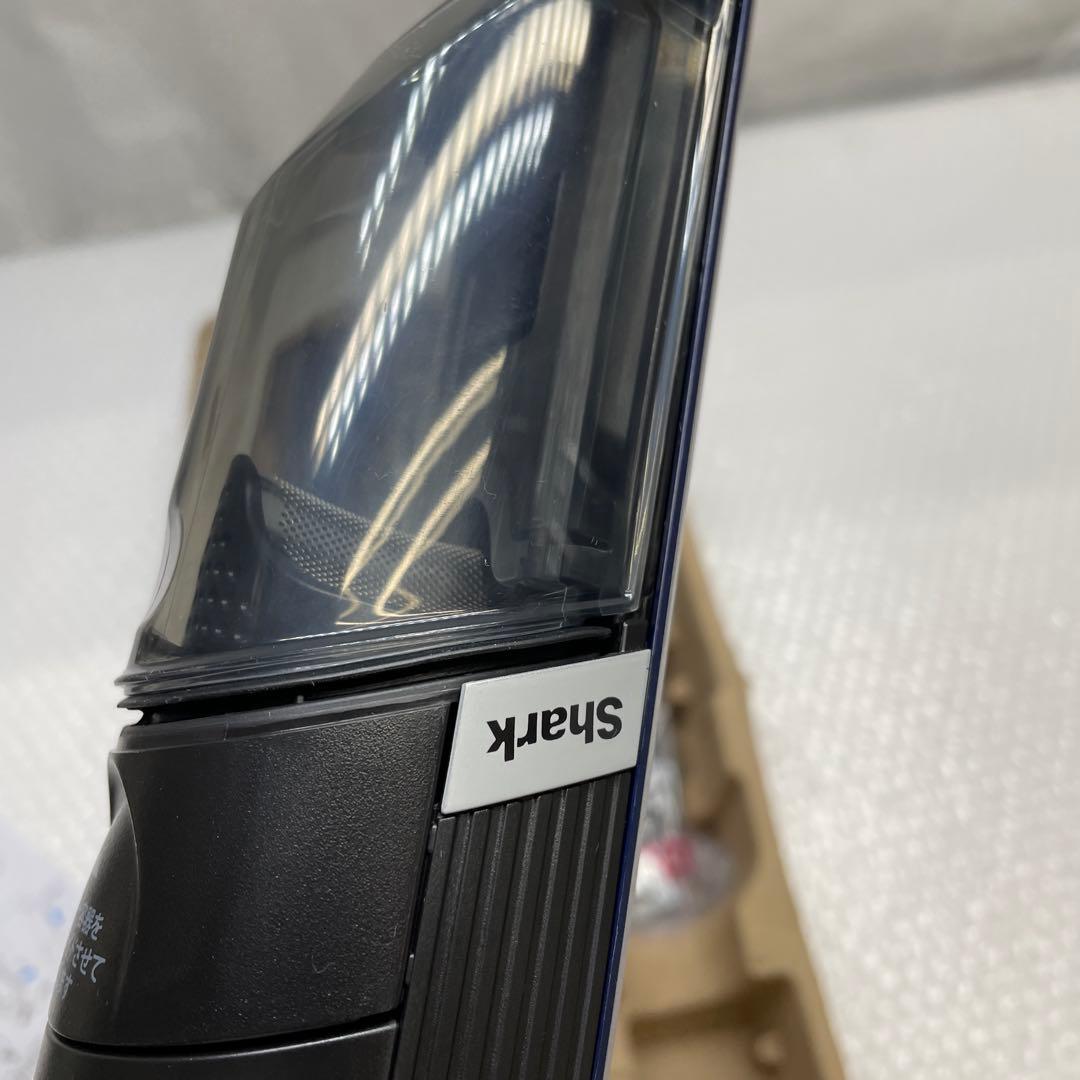 【E28】　Shark 充電式ハンディクリーナー WV210J