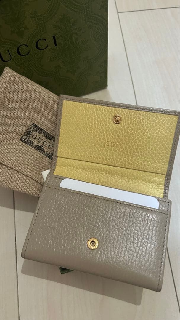 GUCCI ベージュ名刺入れGGロゴ 箱付き