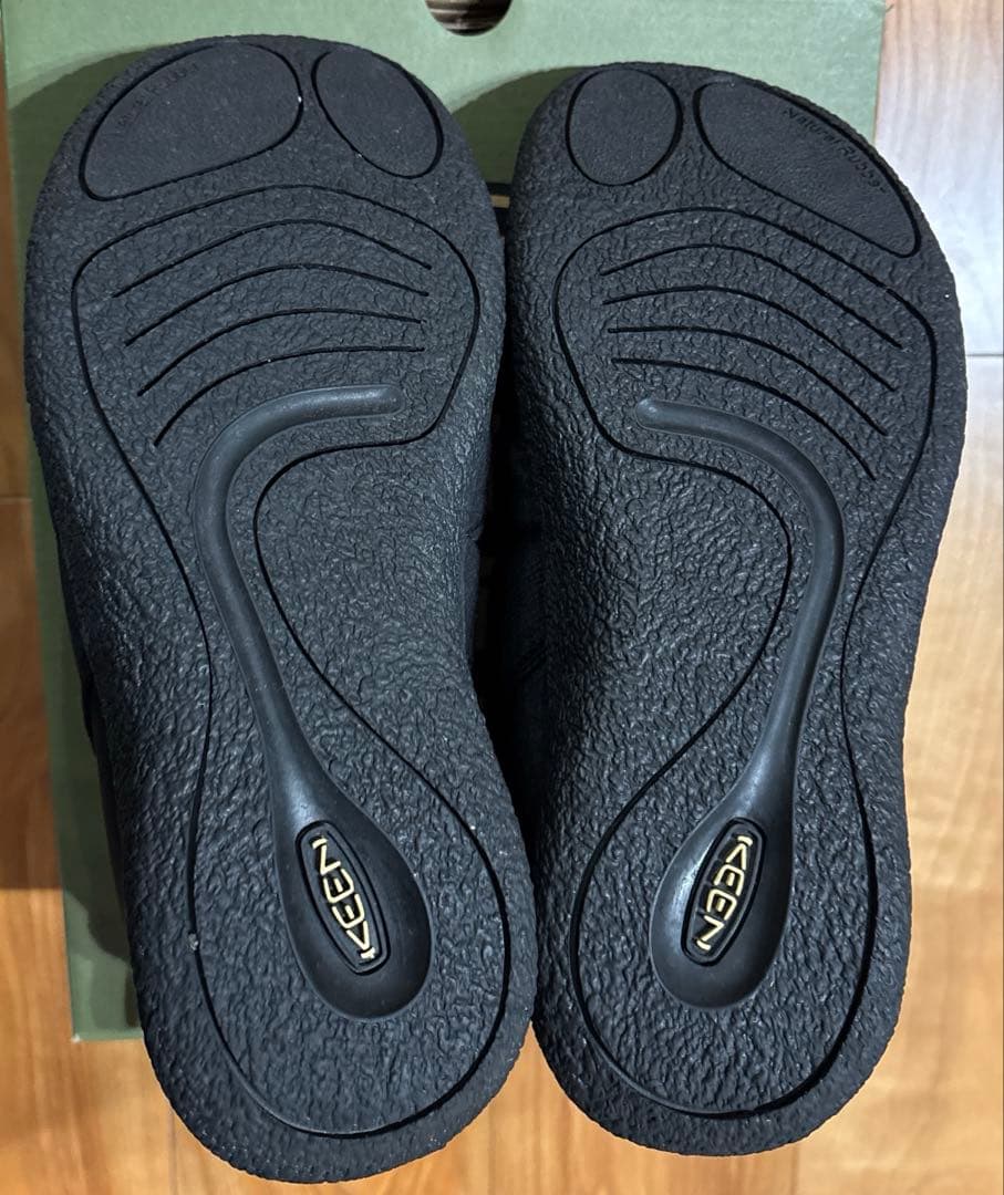 KEENハウザーミッドブラック25.5キーンブーツ