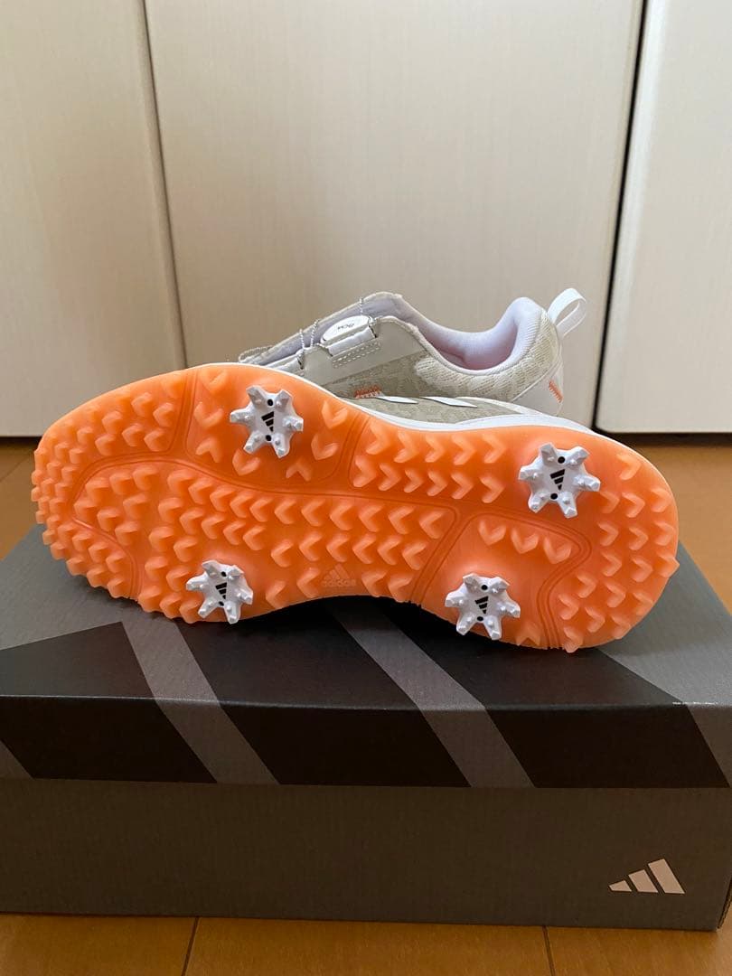 新品adidas ゴルフシューズ レディース ベージュ　24.5センチ軽量