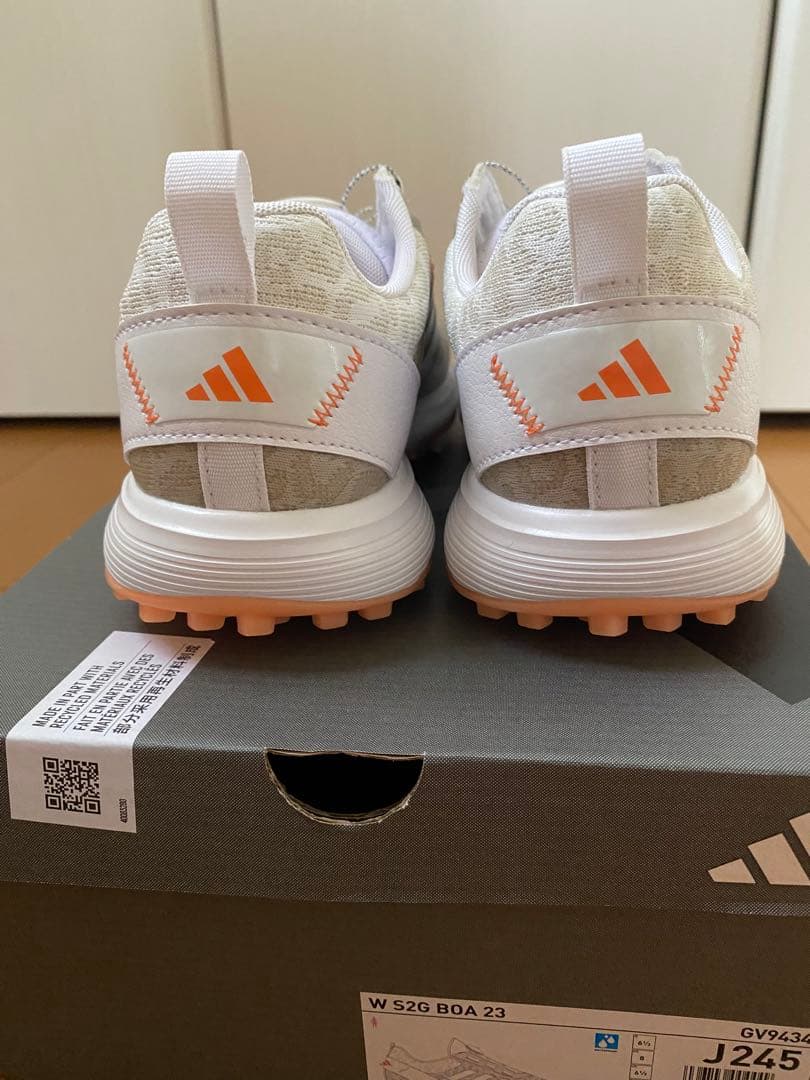 新品adidas ゴルフシューズ レディース ベージュ　24.5センチ軽量