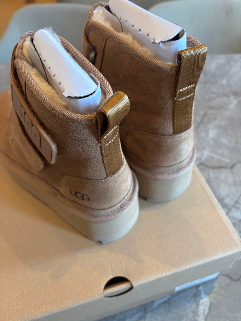 新品未使用　UGG アグ ムートンブーツ