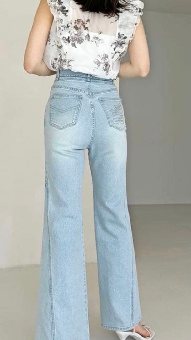 新品　SNIDEL Sustainableストレッチフレアデニムパンツ 0