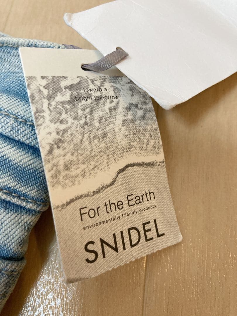 新品　SNIDEL Sustainableストレッチフレアデニムパンツ 0
