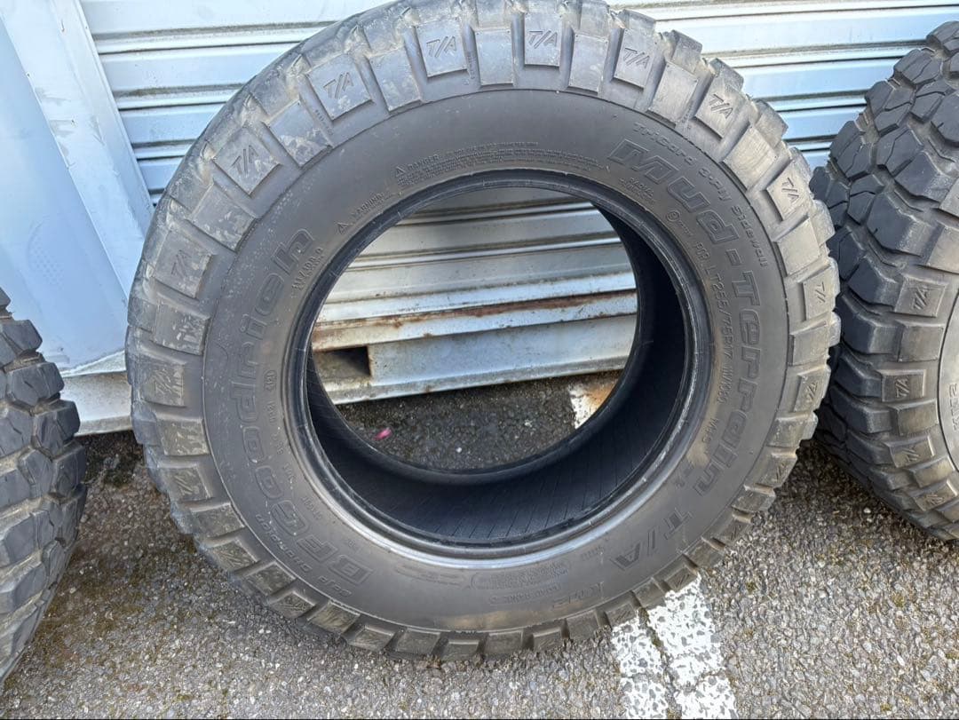 LT255/75R17 4本 ラングラー等