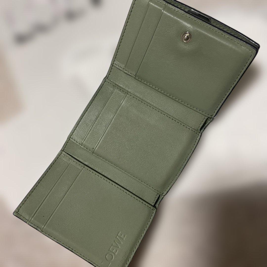 ふ*ん様 【翌日発送】LOEWE グリーン 三つ折り財布